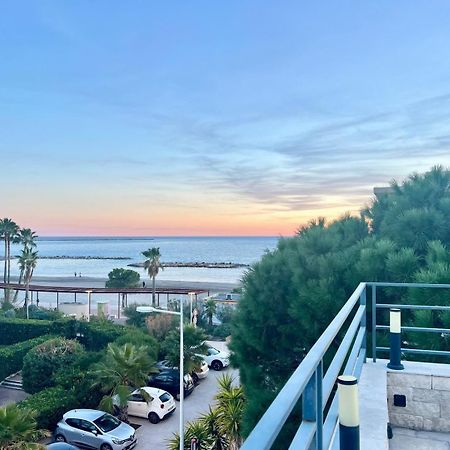 Sea And Mountain Views From Your Rooftop ! Saint-Laurent-du-Var Exterior foto