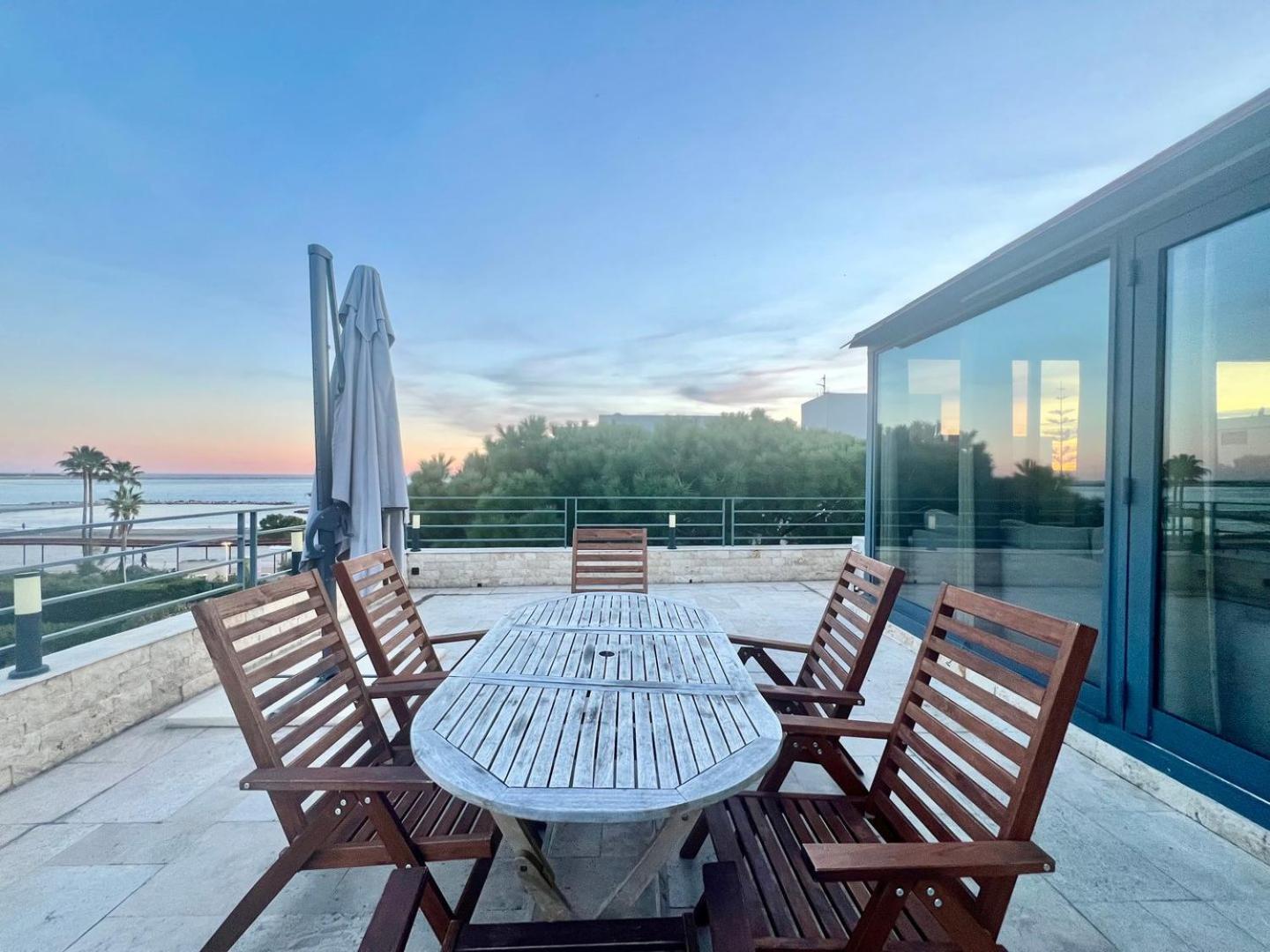 Sea And Mountain Views From Your Rooftop ! Saint-Laurent-du-Var Exterior foto